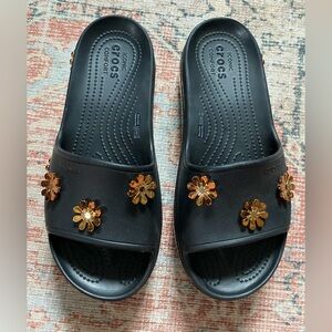 NWOT Crocs Metallic Blooms Platform Sandals. Black size 10